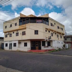 Edificio en calle Cajigal cruce con Barinas. Sector Pueblo Nuevo. Anaco. Ref: 1592