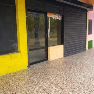 Local en Av. Mérida entre calle Urpín y Democracia. Anaco. Ref: 1601