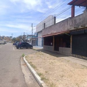 Local Comercial en Av. Mérida frente al Parque Inam. Anaco. Ref: 1626
